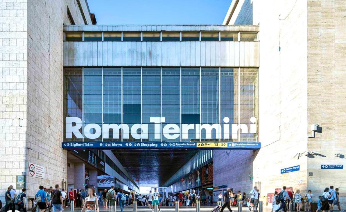 Termini Station Holidays — Foto’s 3